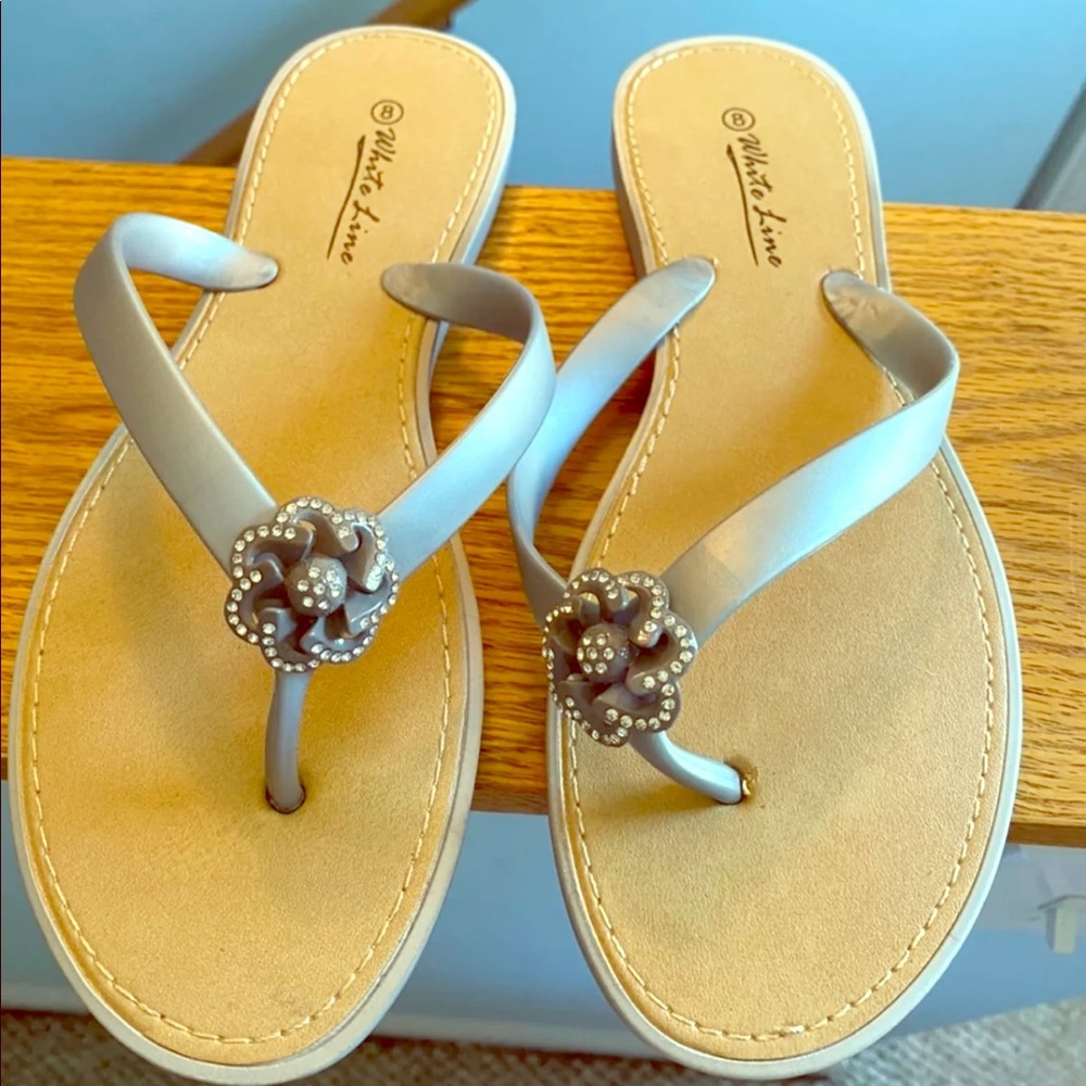 Silver flower sandal